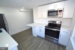 211 E Union St in Burlington, NJ - Building Photo