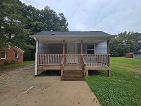 210 E Garden St in Sanford, NC - Building Photo