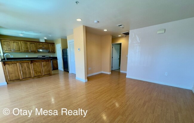 1061 Saturn Blvd in San Diego, CA - Building Photo - Building Photo