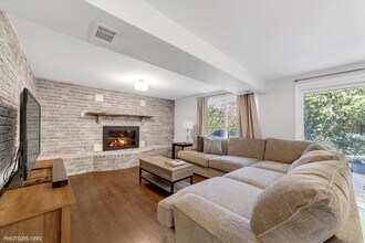 1625 Pierce Rd in Hoffman Estates, IL - Building Photo - Building Photo