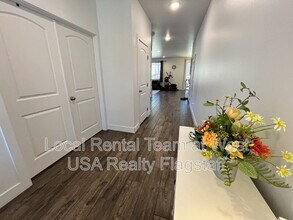 2705 W Windtree Dr in Flagstaff, AZ - Building Photo - Building Photo