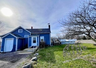 1091 W Hinchman Rd in Baroda, MI - Building Photo - Building Photo