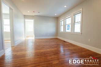 181 Faneuil St, Unit 1 in Boston, MA - Foto de edificio - Building Photo