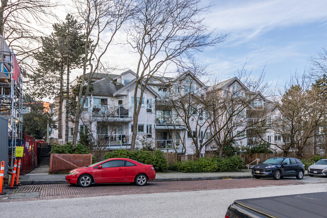 City Gardens in Vancouver, BC - Building Photo