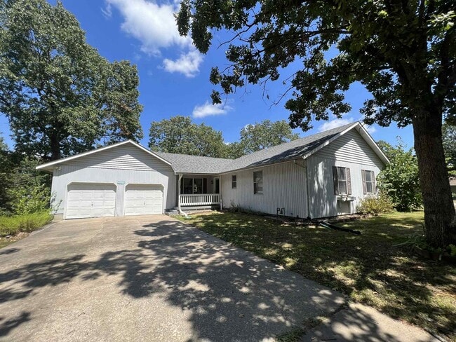 property at 1701 Hickory Hills Dr