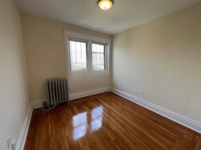 65 Park Dr, Unit 27-14 in Boston, MA - Foto de edificio - Building Photo