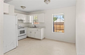 7 S 24th St in McAllen, TX - Building Photo - Building Photo