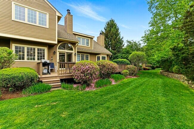 14 Weybridge Ln in Hopkinton, MA - Building Photo - Building Photo