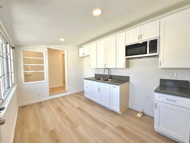 11720 Utah Ave, Unit B in South Gate, CA - Foto de edificio - Building Photo