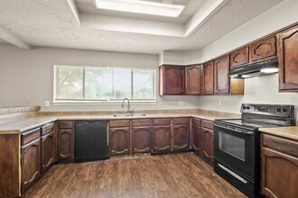 9806 Tassel Brook Dr in Houston, TX - Building Photo - Building Photo