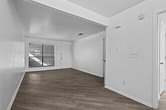 320 E 4th St in Arlington, TX - Building Photo - Building Photo