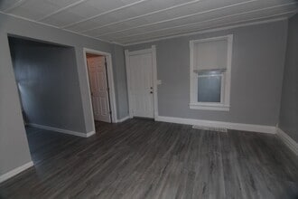 1802 13th St in Viola, IL - Foto de edificio - Building Photo