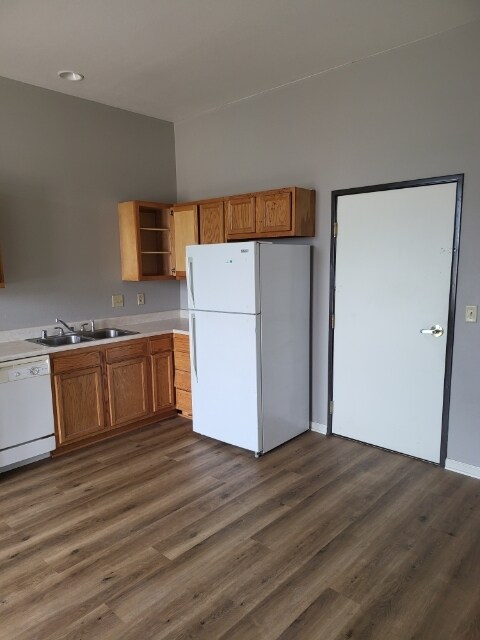 110 S Webster Ave in Omro, WI - Building Photo