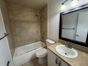 4529 Treehouse Ln in Tamarac, FL - Building Photo - Building Photo