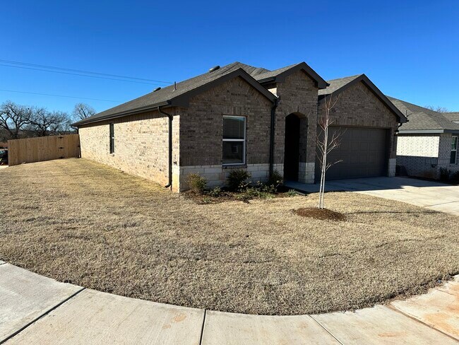 14209 Little Falls Ln in Yukon, OK - Building Photo - Building Photo
