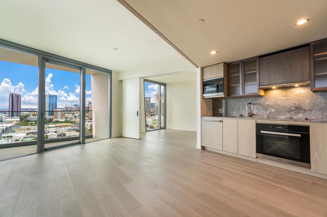 1000 Auahi St in Honolulu, HI - Building Photo