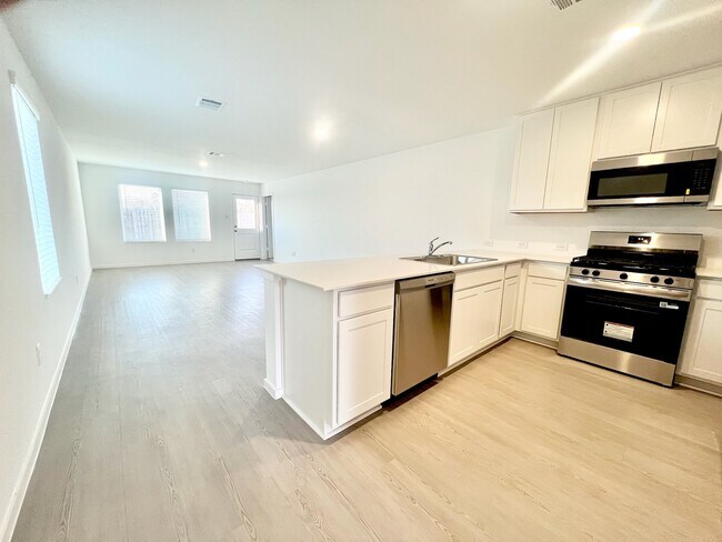 921 Lago Laceno Ln in Huffman, TX - Building Photo - Building Photo