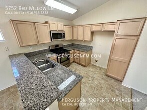 5752 Red Willow Ln in Roseville, CA - Building Photo - Building Photo