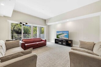 5300 NW 87th Ave in Doral, FL - Building Photo - Building Photo