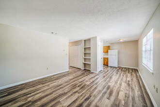 Freedom Court Apartments in Panama City, FL - Building Photo - Interior Photo