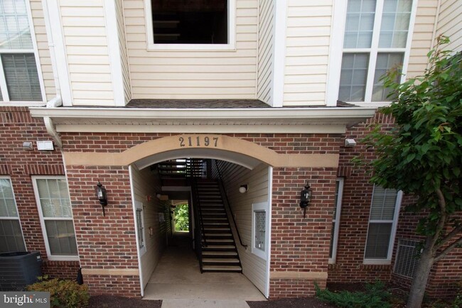 21197 McFadden Square in Sterling, VA - Building Photo - Building Photo