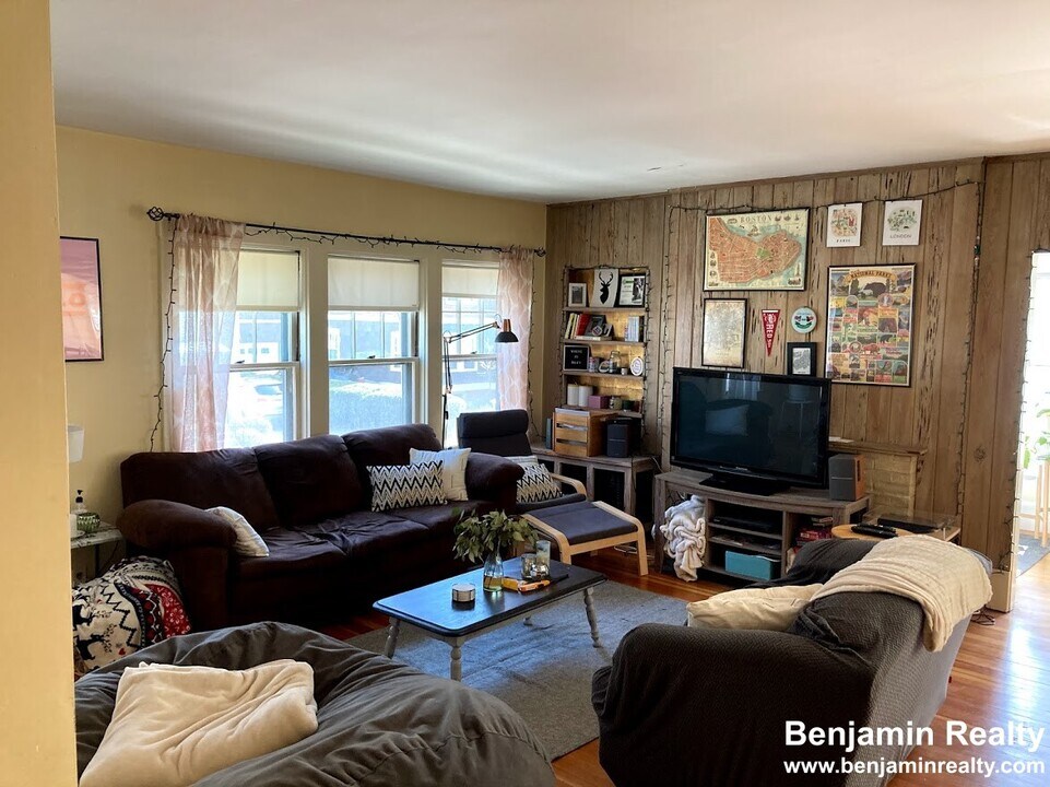 36 Beaconsfield Rd, Unit 2 in Brookline, MA - Foto de edificio