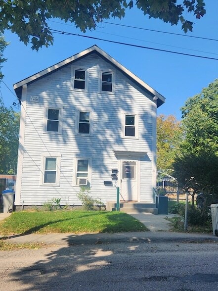 29 Norfolk St, Unit 2 in Holliston, MA - Building Photo