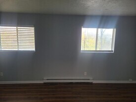 1910 Larkswood Dr in Dayton, OH - Building Photo