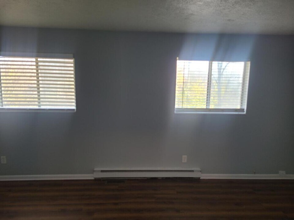 1910 Larkswood Dr in Dayton, OH - Building Photo