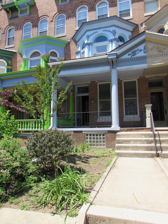 2832 N Calvert St in Baltimore, MD - Building Photo - Building Photo