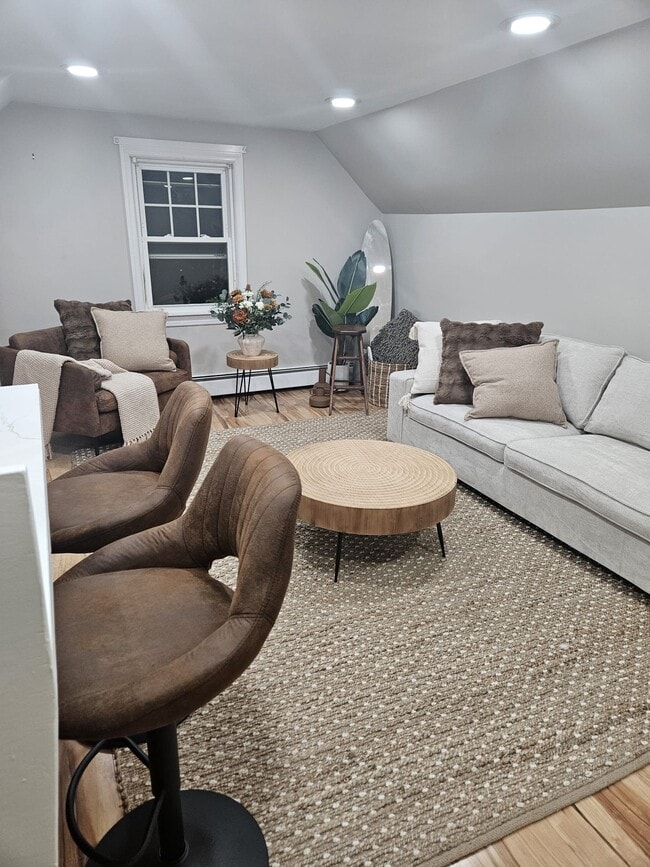 115 N Hull St, Unit 2nd floor in East Providence, RI - Building Photo - Building Photo