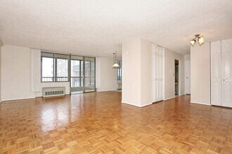 300 Winston Dr in Cliffside Park, NJ - Building Photo - Building Photo