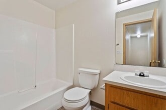 205 NE 148th Ave in Portland, OR - Building Photo - Building Photo