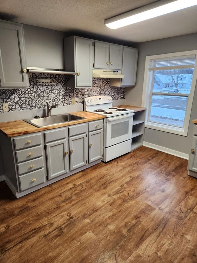 7 Western Ave in Hampden, ME - Building Photo - Building Photo