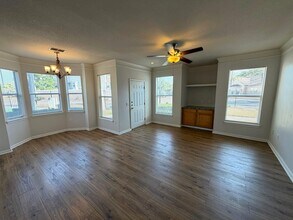 18022 Villa Creek Dr in Tampa, FL - Building Photo - Building Photo