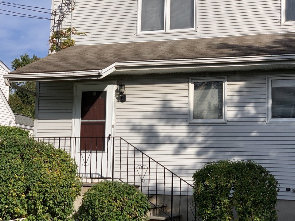 44 Euclid Ave in Stamford, CT - Building Photo