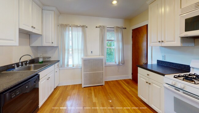 47 Fairbanks St, Unit 2 in Boston, MA - Building Photo - Building Photo