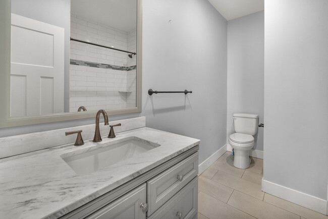 200 W 5th St, Unit A in Frederick, MD - Foto de edificio - Building Photo