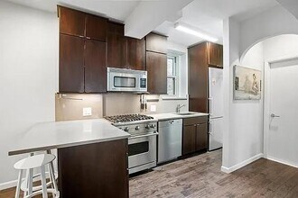 210 W 19th St in New York, NY - Building Photo - Building Photo