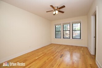 1446 W Byron St, Unit J08W in Chicago, IL - Building Photo - Building Photo