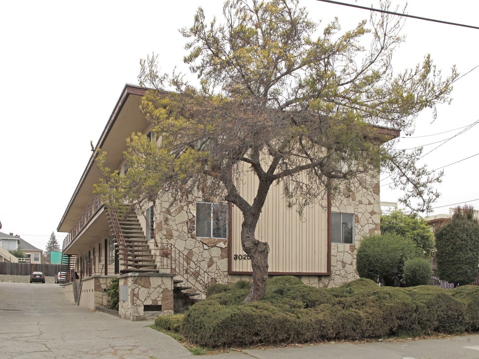 3025 Pleitner Ave in Oakland, CA - Building Photo