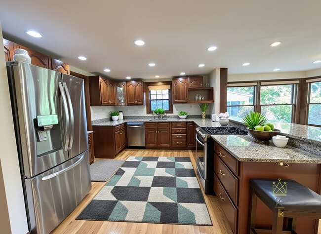 33 Clearwater Rd in Chestnut Hill, MA - Foto de edificio - Building Photo