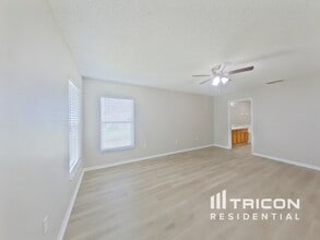 820 Mountbatten Ln in Kissimmee, FL - Building Photo - Building Photo