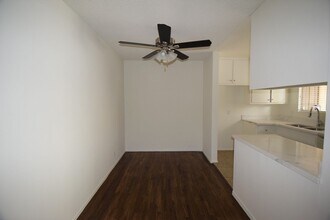 15033 Burbank Blvd in Los Angeles, CA - Building Photo - Building Photo