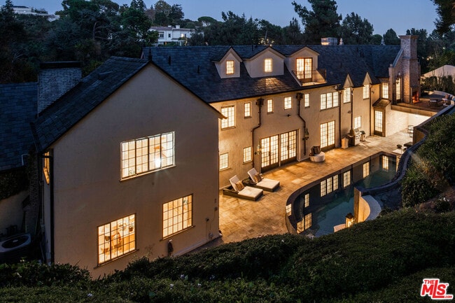 10950 Bellagio Rd in Los Angeles, CA - Building Photo - Building Photo