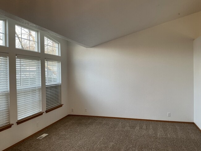 2027 North Dove Avenue in Boise, ID - Foto de edificio - Building Photo