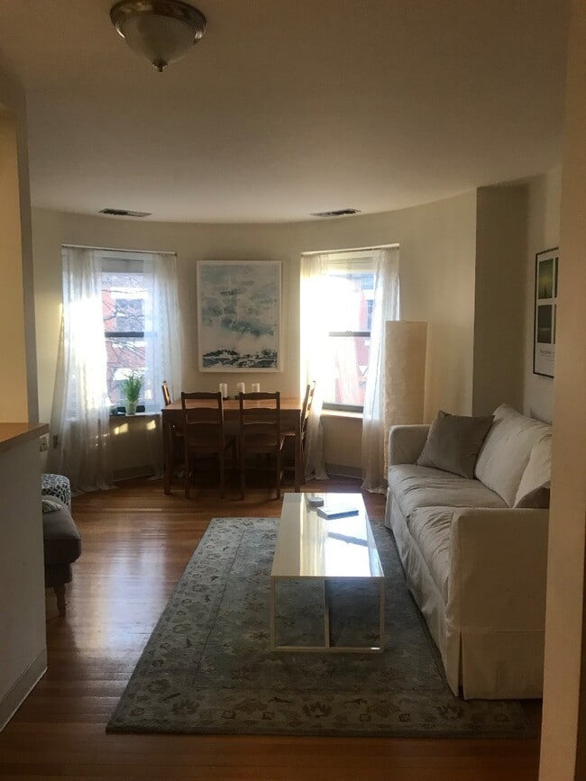 95 Gainsborough St, Unit 402 in Boston, MA - Building Photo - Building Photo