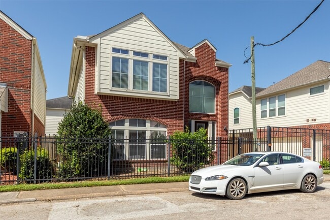 1716 Aden Dr