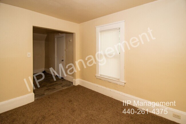 2142 W 105th St in Cleveland, OH - Foto de edificio - Building Photo