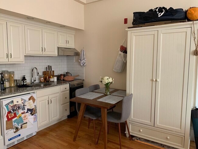 105 Pinckney St in Boston, MA - Building Photo - Building Photo